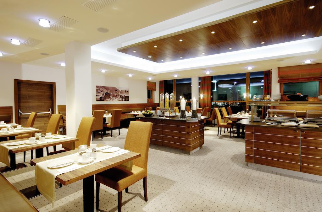 Hotel Rundeck 장크트안톤암아를베르크 레스토랑 사진